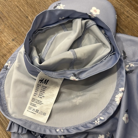 H&M swimsuit set UPF50 - Picture 6 of 6